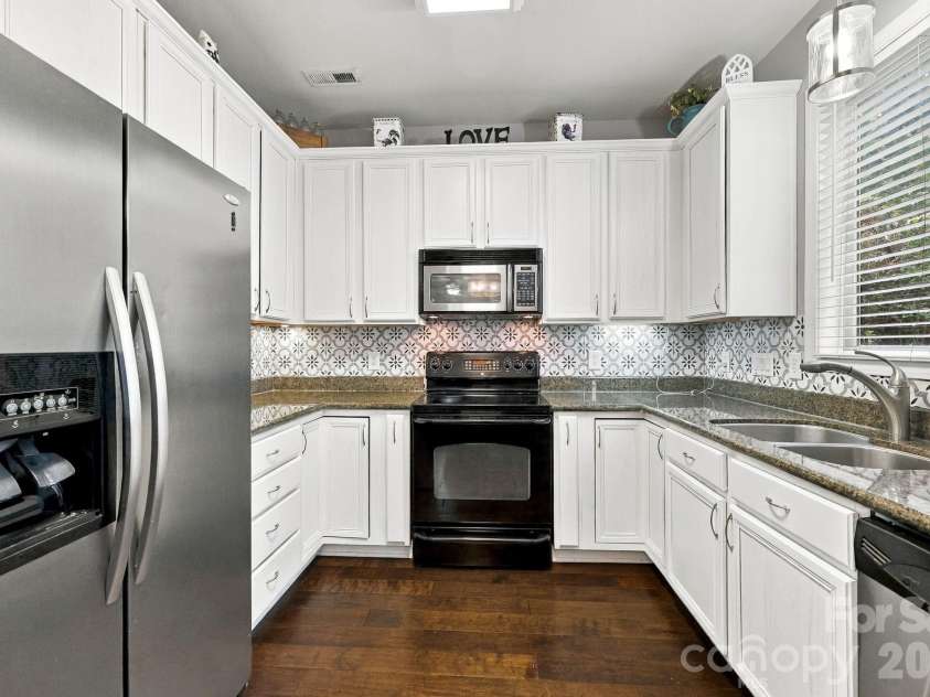 1913 Wilburn Park Lane, Charlotte, NC 28269.  MLS# CAR4427334, YatesRealty ID 53085. 