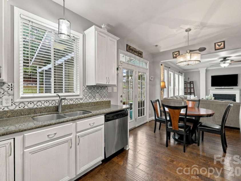 1913 Wilburn Park Lane, Charlotte, NC 28269.  MLS# CAR4427334, YatesRealty ID 53085. 