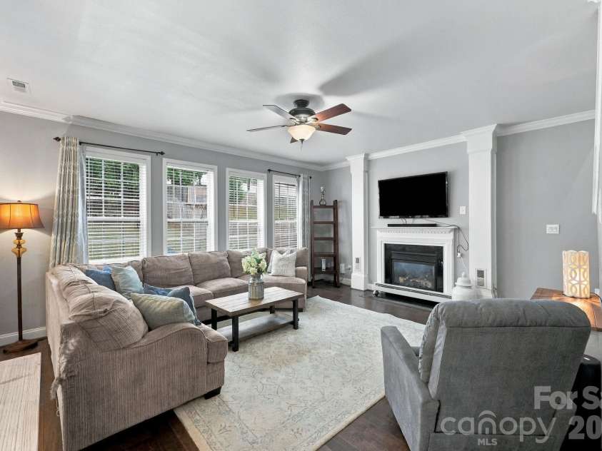 1913 Wilburn Park Lane, Charlotte, NC 28269.  MLS# CAR4427334, YatesRealty ID 53085. 