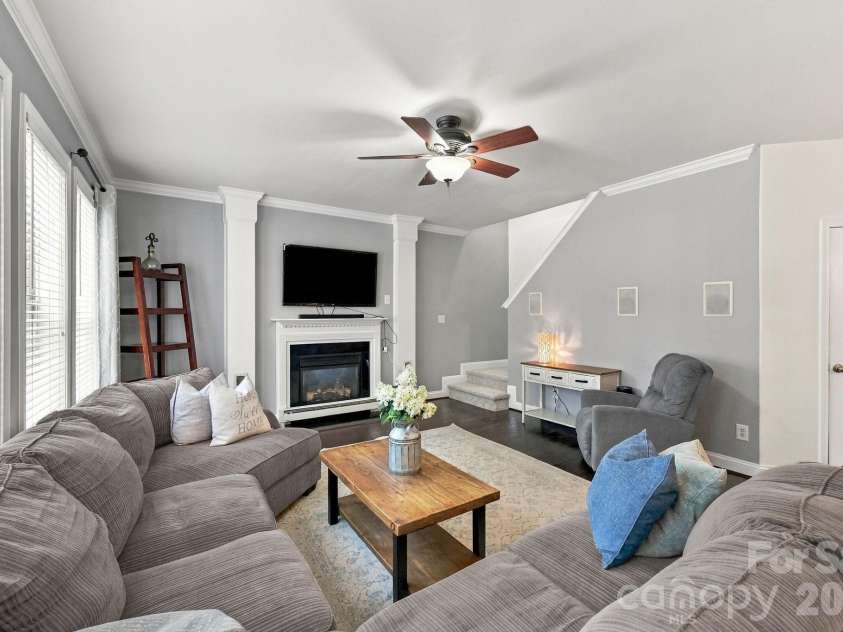 1913 Wilburn Park Lane, Charlotte, NC 28269.  MLS# CAR4427334, YatesRealty ID 53085. 
