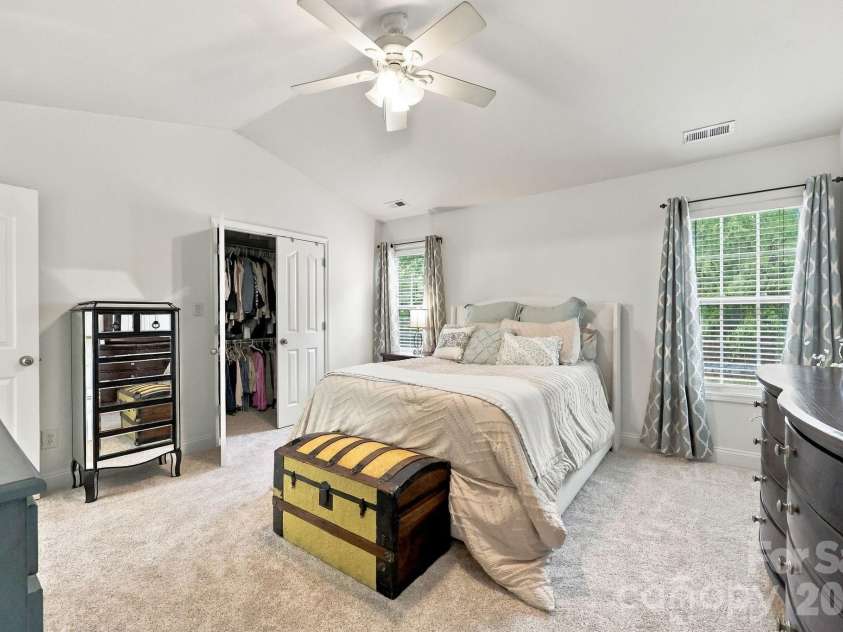 1913 Wilburn Park Lane, Charlotte, NC 28269.  MLS# CAR4427334, YatesRealty ID 53085. 