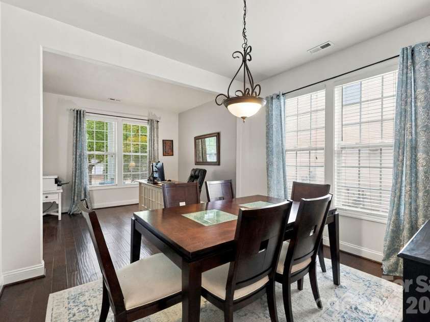 1913 Wilburn Park Lane, Charlotte, NC 28269.  MLS# CAR4427334, YatesRealty ID 53085. 