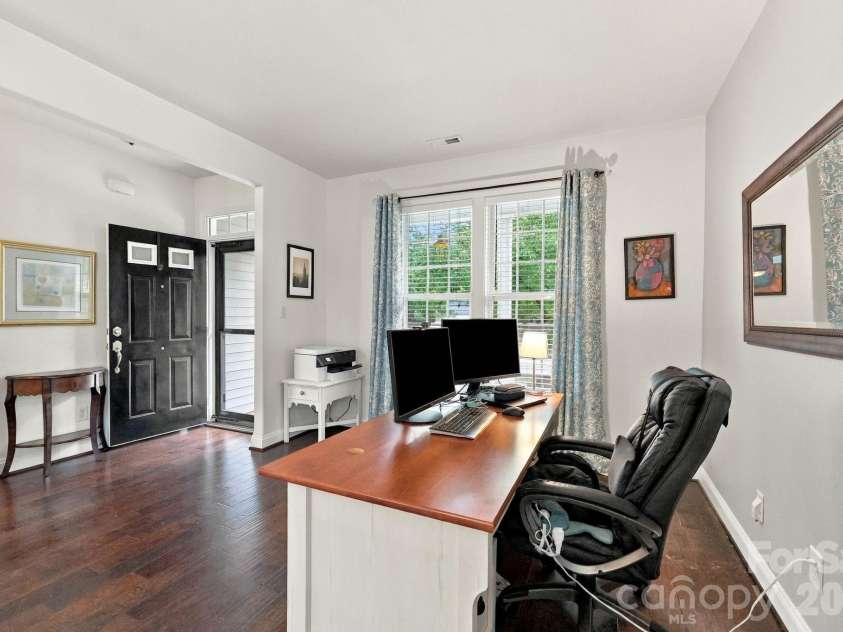 1913 Wilburn Park Lane, Charlotte, NC 28269.  MLS# CAR4427334, YatesRealty ID 53085. 