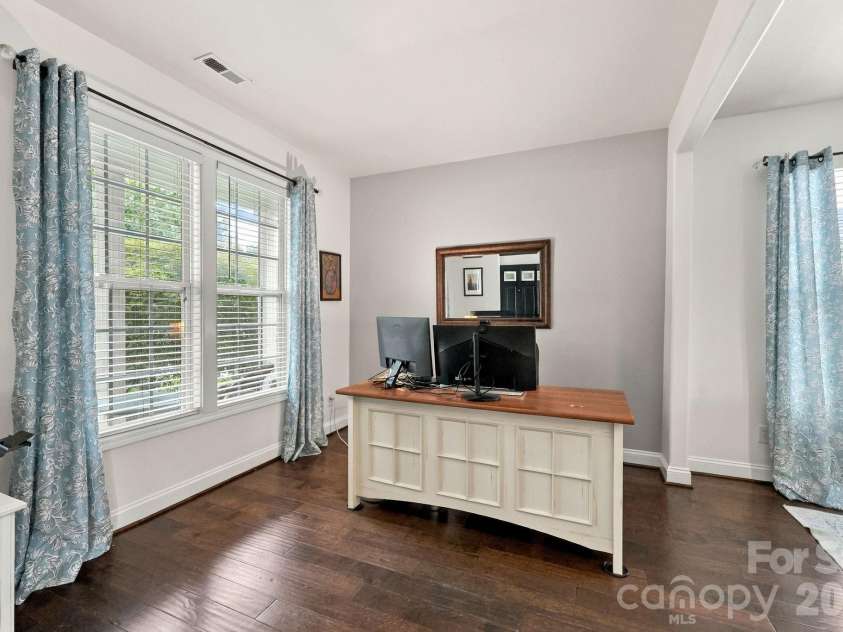 1913 Wilburn Park Lane, Charlotte, NC 28269.  MLS# CAR4427334, YatesRealty ID 53085. 