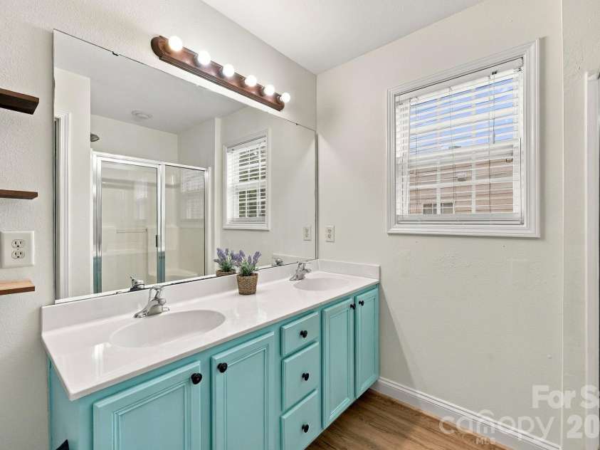 1913 Wilburn Park Lane, Charlotte, NC 28269.  MLS# CAR4427334, YatesRealty ID 53085. 