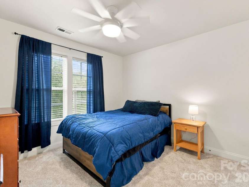 1913 Wilburn Park Lane, Charlotte, NC 28269.  MLS# CAR4427334, YatesRealty ID 53085. 