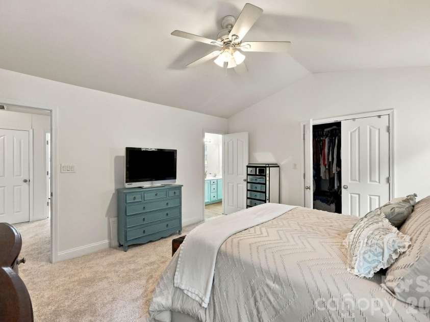 1913 Wilburn Park Lane, Charlotte, NC 28269.  MLS# CAR4427334, YatesRealty ID 53085. 