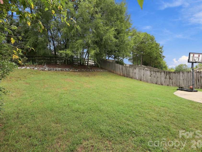1913 Wilburn Park Lane, Charlotte, NC 28269.  MLS# CAR4427334, YatesRealty ID 53085. 
