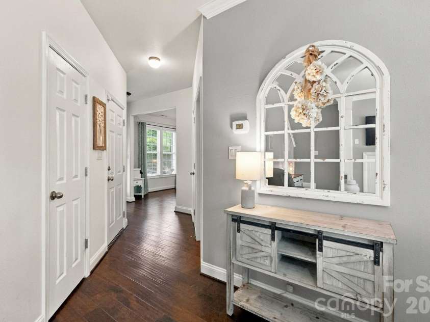 1913 Wilburn Park Lane, Charlotte, NC 28269.  MLS# CAR4427334, YatesRealty ID 53085. 