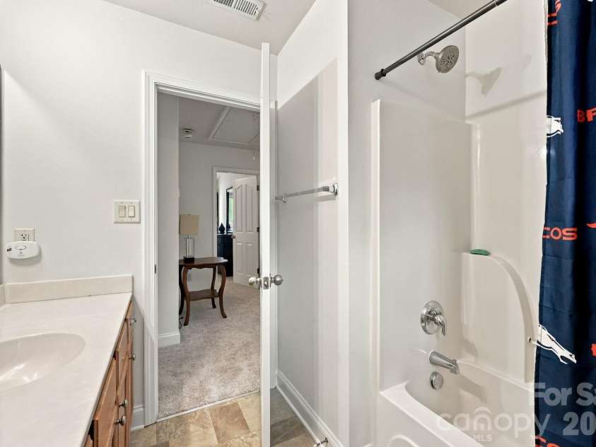 1913 Wilburn Park Lane, Charlotte, NC 28269.  MLS# CAR4427334, YatesRealty ID 53085. 