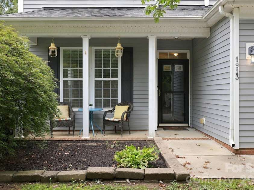 1913 Wilburn Park Lane, Charlotte, NC 28269.  MLS# CAR4427334, YatesRealty ID 53085. 