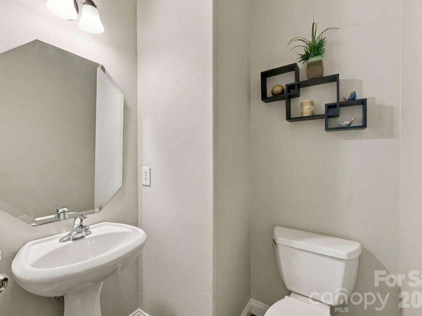 1913 Wilburn Park Lane, Charlotte, NC 28269.  MLS# CAR4427334, YatesRealty ID 53085. 