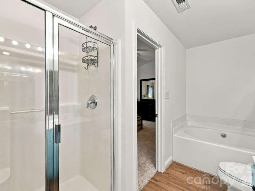 1913 Wilburn Park Lane, Charlotte, NC 28269.  MLS# CAR4427334, YatesRealty ID 53085. 
