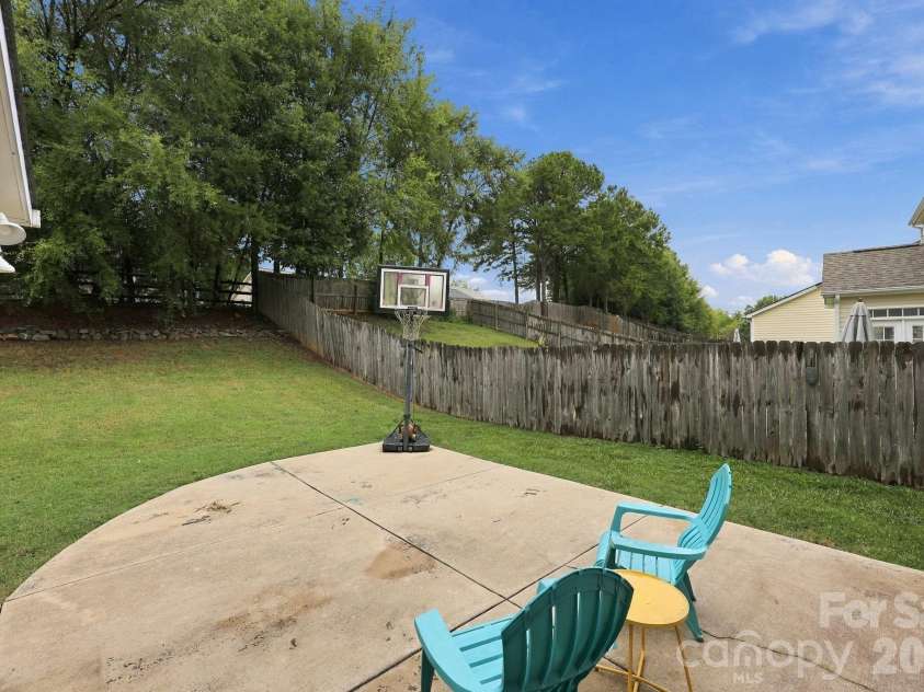 1913 Wilburn Park Lane, Charlotte, NC 28269.  MLS# CAR4427334, YatesRealty ID 53085. 