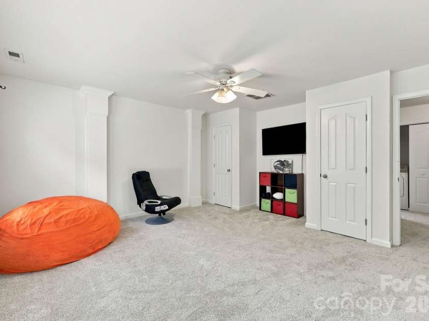 1913 Wilburn Park Lane, Charlotte, NC 28269.  MLS# CAR4427334, YatesRealty ID 53085. 