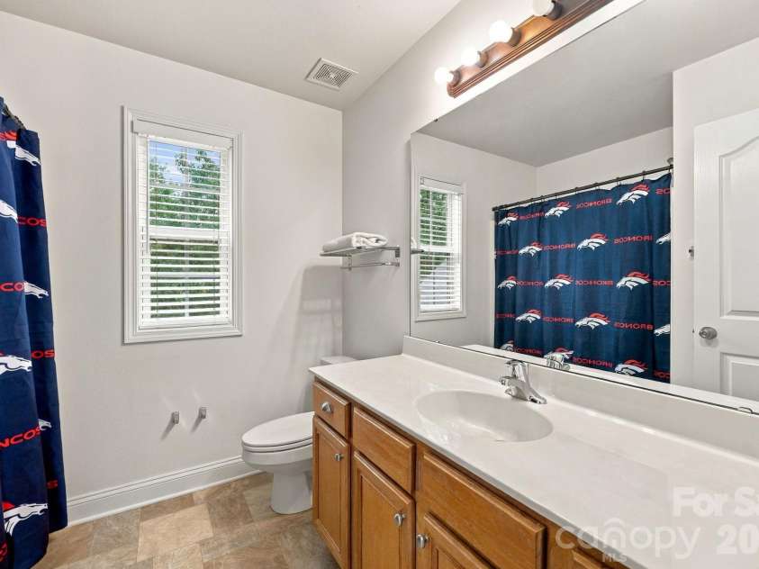 1913 Wilburn Park Lane, Charlotte, NC 28269.  MLS# CAR4427334, YatesRealty ID 53085. 