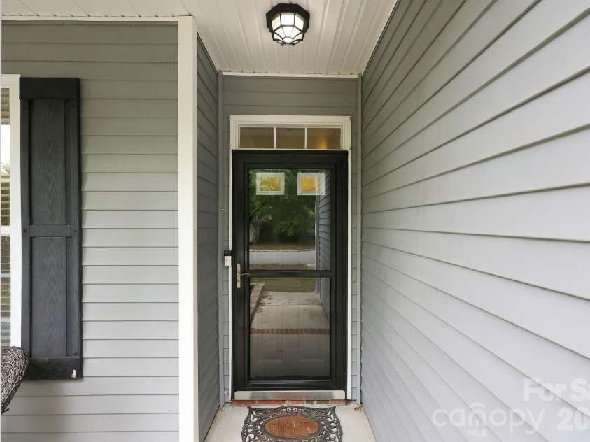 1913 Wilburn Park Lane, Charlotte, NC 28269.  MLS# CAR4427334, YatesRealty ID 53085. 