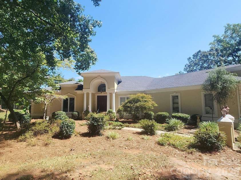 602 Fairway Drive, Fort Mill, SC 29715.  MLS# CAR4426256, YatesRealty ID 53087. 