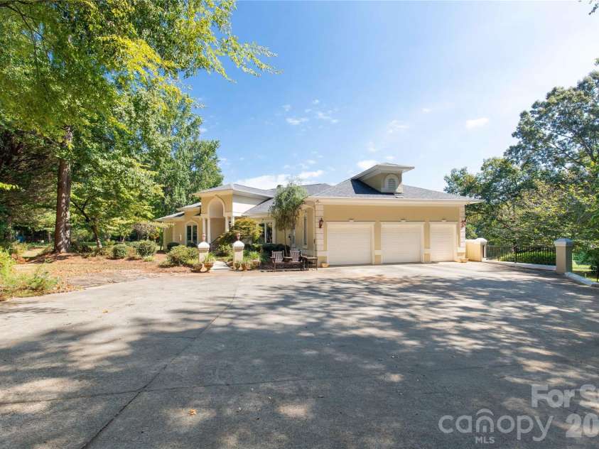 602 Fairway Drive, Fort Mill, SC 29715.  MLS# CAR4426256, YatesRealty ID 53087. 