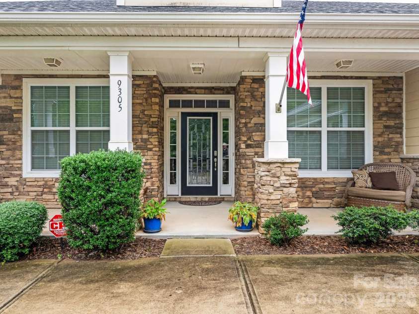 9305 River Walk Way, Charlotte, NC 28214.  MLS# CAR4426428, YatesRealty ID 53089. Entry Way