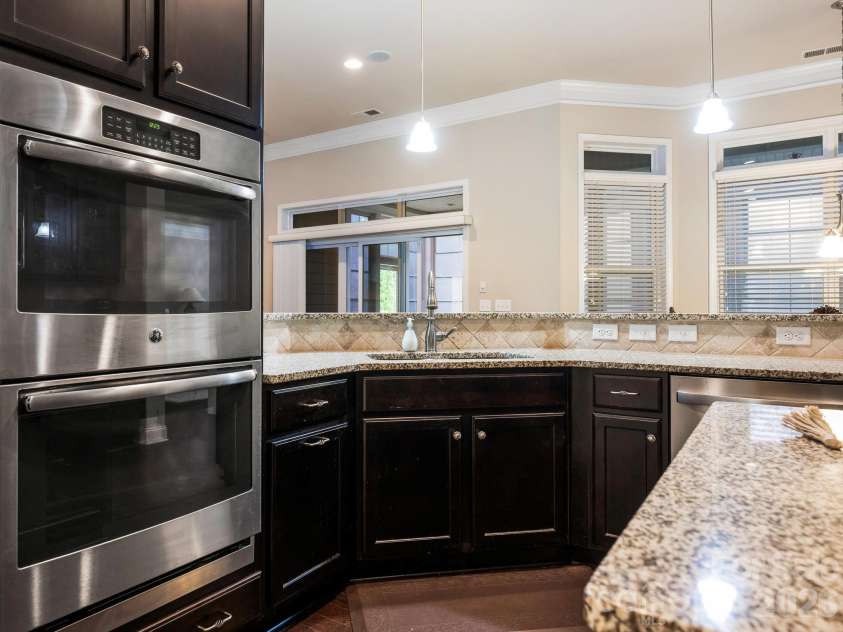 9305 River Walk Way, Charlotte, NC 28214.  MLS# CAR4426428, YatesRealty ID 53089. Kitchen
