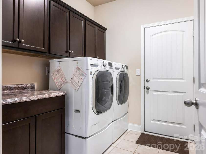 9305 River Walk Way, Charlotte, NC 28214.  MLS# CAR4426428, YatesRealty ID 53089. Laundry Room