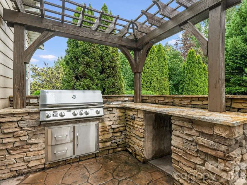 9305 River Walk Way, Charlotte, NC 28214.  MLS# CAR4426428, YatesRealty ID 53089. Outdoor Grilling Area