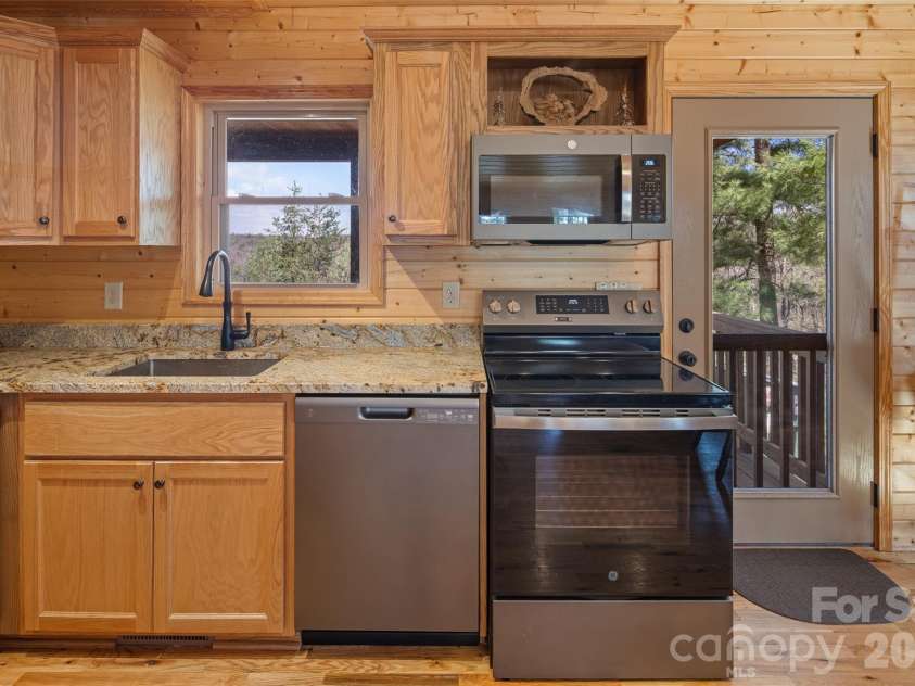 128 Deer Antler Drive, Purlear, NC 28665.  MLS# CAR4360254, YatesRealty ID 5309. 