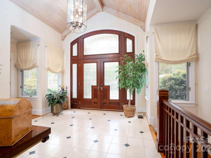 345 Porters Glen None, New London, NC 28127.  MLS# CAR4241295, YatesRealty ID 5309. Entry Hall