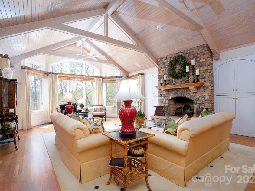 345 Porters Glen None, New London, NC 28127.  MLS# CAR4241295, YatesRealty ID 5309. Great Room