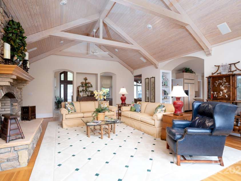 345 Porters Glen None, New London, NC 28127.  MLS# CAR4241295, YatesRealty ID 5309. Great Room