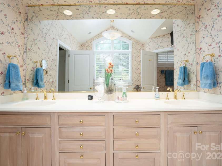 345 Porters Glen None, New London, NC 28127.  MLS# CAR4241295, YatesRealty ID 5309. Primary Bath