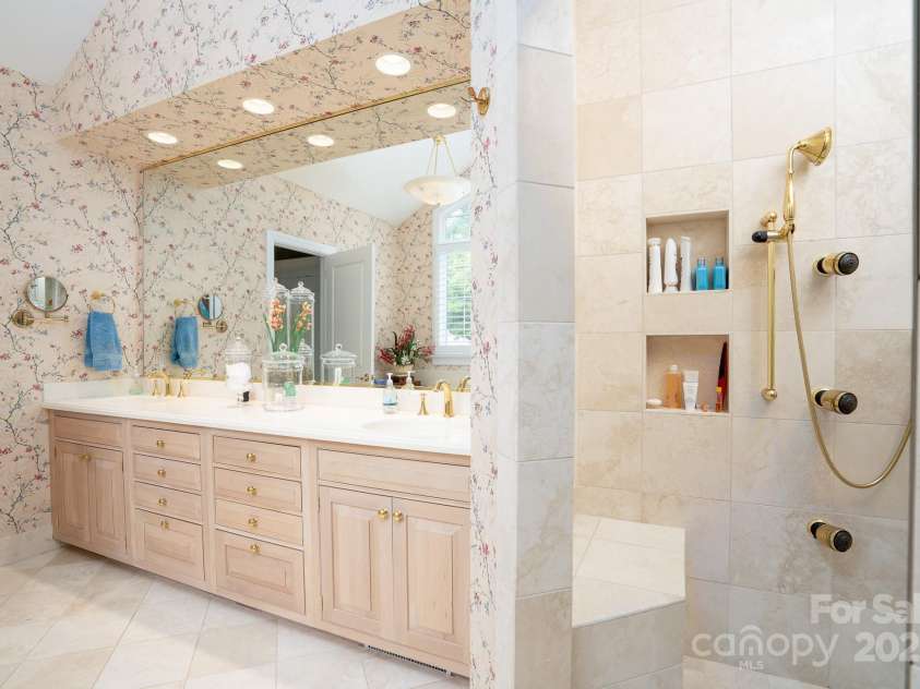 345 Porters Glen None, New London, NC 28127.  MLS# CAR4241295, YatesRealty ID 5309. Primary Bath