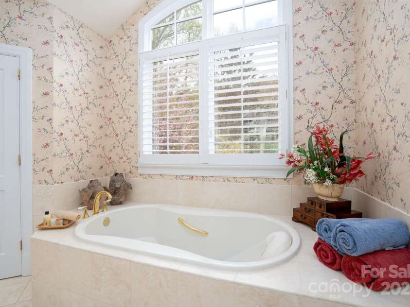 345 Porters Glen None, New London, NC 28127.  MLS# CAR4241295, YatesRealty ID 5309. Primary Bath