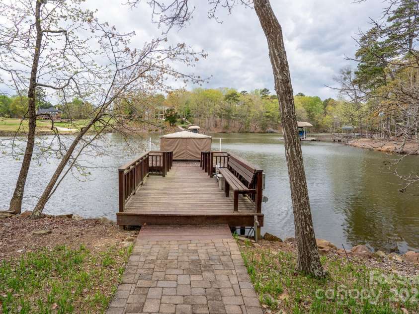 345 Porters Glen None, New London, NC 28127.  MLS# CAR4241295, YatesRealty ID 5309. Single Pier