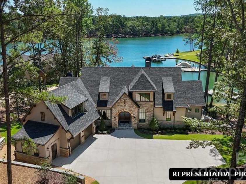6140 Volte Drive, Charlotte, NC 28227.  MLS# CAR4428553, YatesRealty ID 53090. 