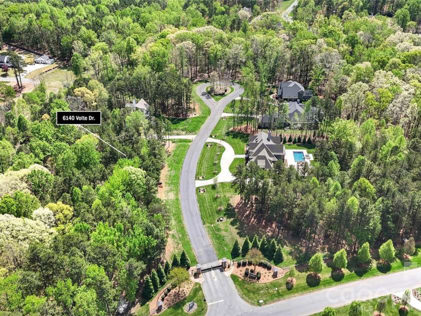 6140 Volte Drive, Charlotte, NC 28227.  MLS# CAR4428553, YatesRealty ID 53090. 