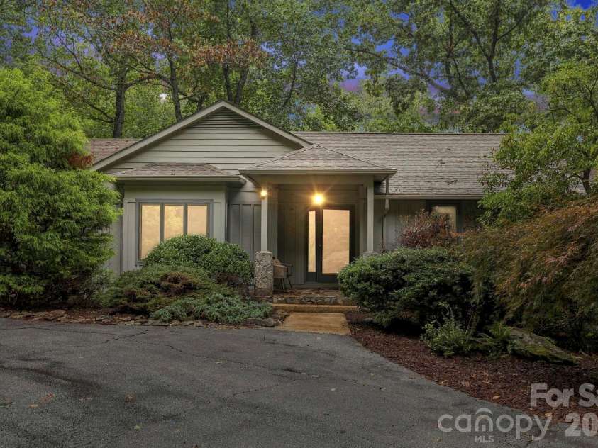 9 Laurel Forest Drive, Horse Shoe, NC 28742.  MLS# CAR4426914, YatesRealty ID 53092. 