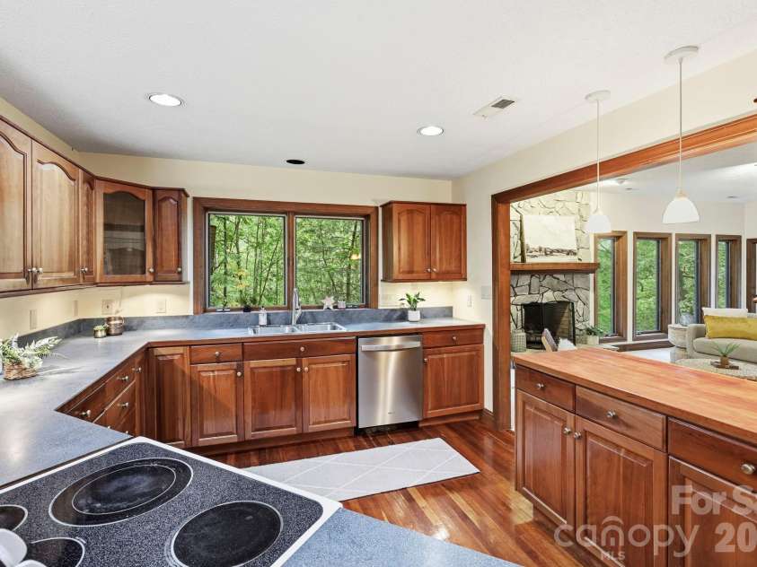 9 Laurel Forest Drive, Horse Shoe, NC 28742.  MLS# CAR4426914, YatesRealty ID 53092. 