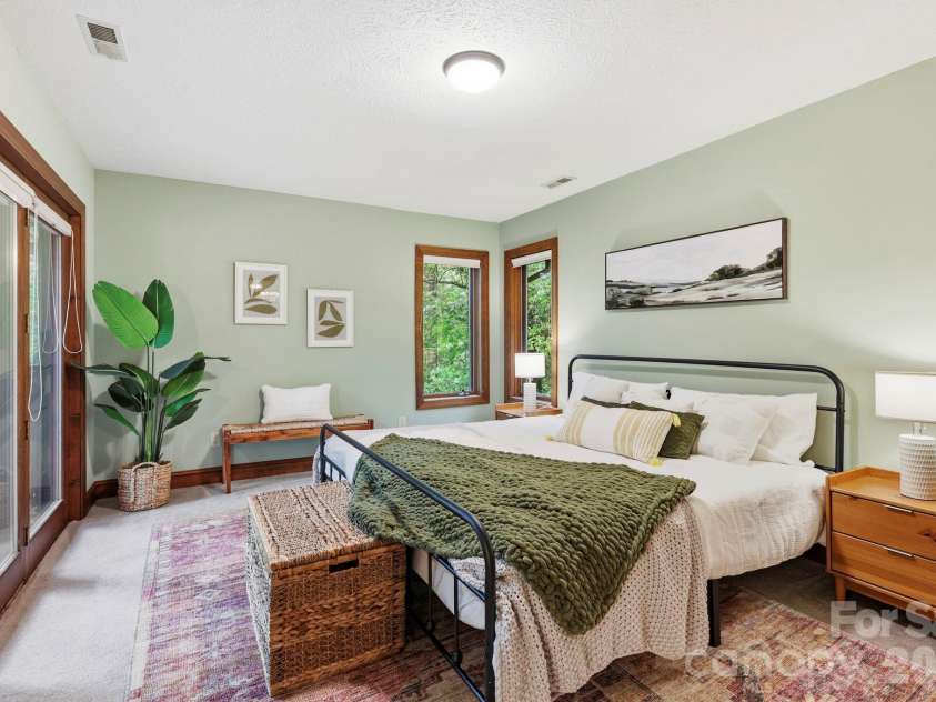 9 Laurel Forest Drive, Horse Shoe, NC 28742.  MLS# CAR4426914, YatesRealty ID 53092. 