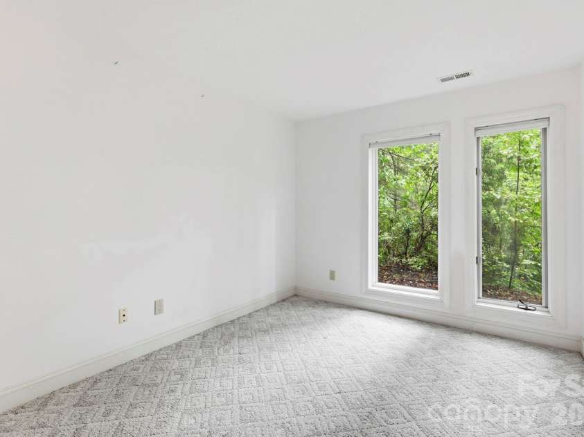 9 Laurel Forest Drive, Horse Shoe, NC 28742.  MLS# CAR4426914, YatesRealty ID 53092. 