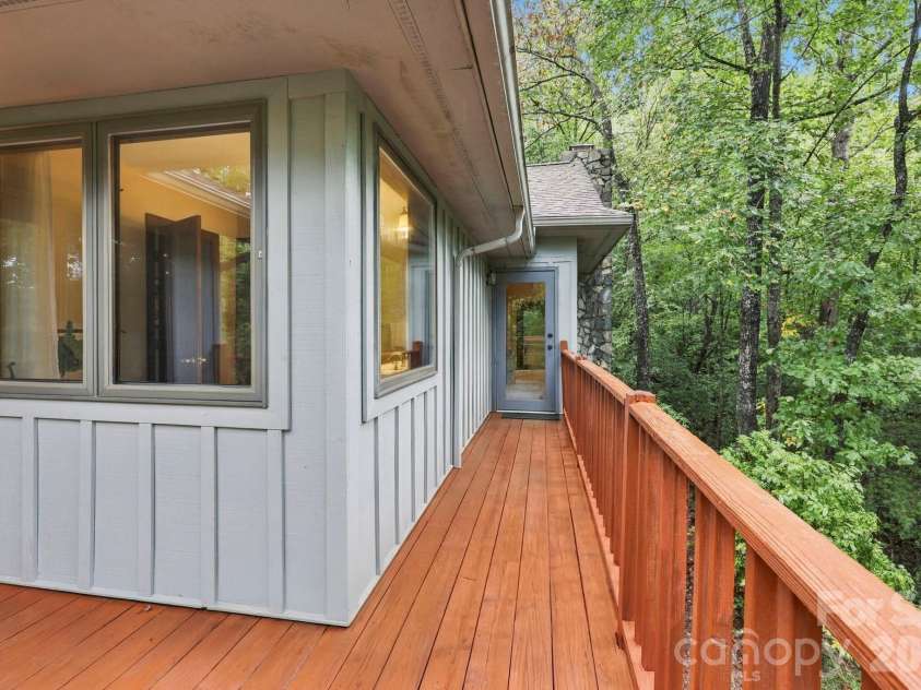 9 Laurel Forest Drive, Horse Shoe, NC 28742.  MLS# CAR4426914, YatesRealty ID 53092. 