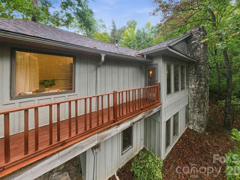9 Laurel Forest Drive, Horse Shoe, NC 28742.  MLS# CAR4426914, YatesRealty ID 53092. 