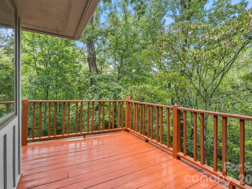 9 Laurel Forest Drive, Horse Shoe, NC 28742.  MLS# CAR4426914, YatesRealty ID 53092. 