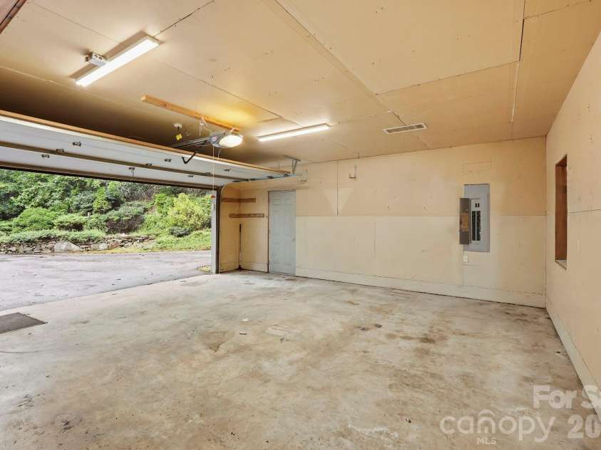 9 Laurel Forest Drive, Horse Shoe, NC 28742.  MLS# CAR4426914, YatesRealty ID 53092. 