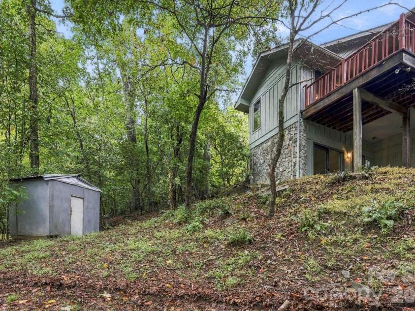 9 Laurel Forest Drive, Horse Shoe, NC 28742.  MLS# CAR4426914, YatesRealty ID 53092. 