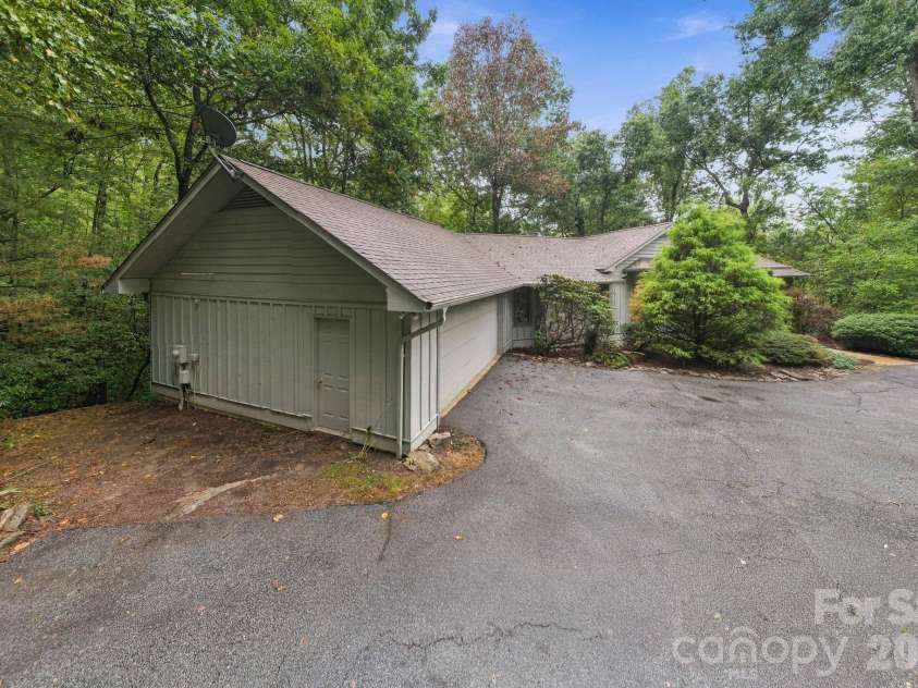 9 Laurel Forest Drive, Horse Shoe, NC 28742.  MLS# CAR4426914, YatesRealty ID 53092. 