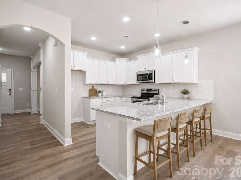 2239 Dardan Woods Drive, Charlotte, NC 28215.  MLS# CAR4428582, YatesRealty ID 53093. 
