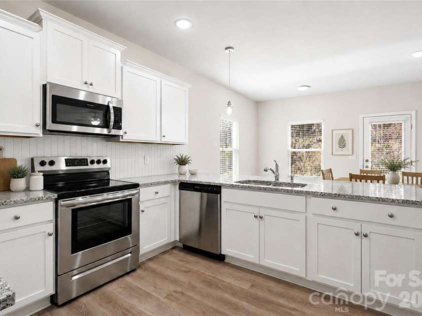 2239 Dardan Woods Drive, Charlotte, NC 28215.  MLS# CAR4428582, YatesRealty ID 53093. 
