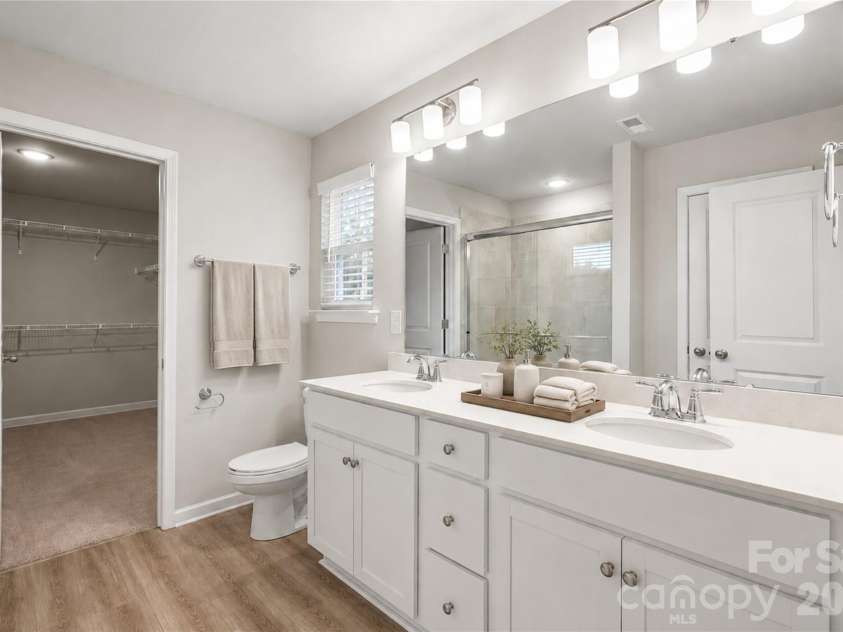 2239 Dardan Woods Drive, Charlotte, NC 28215.  MLS# CAR4428582, YatesRealty ID 53093. 